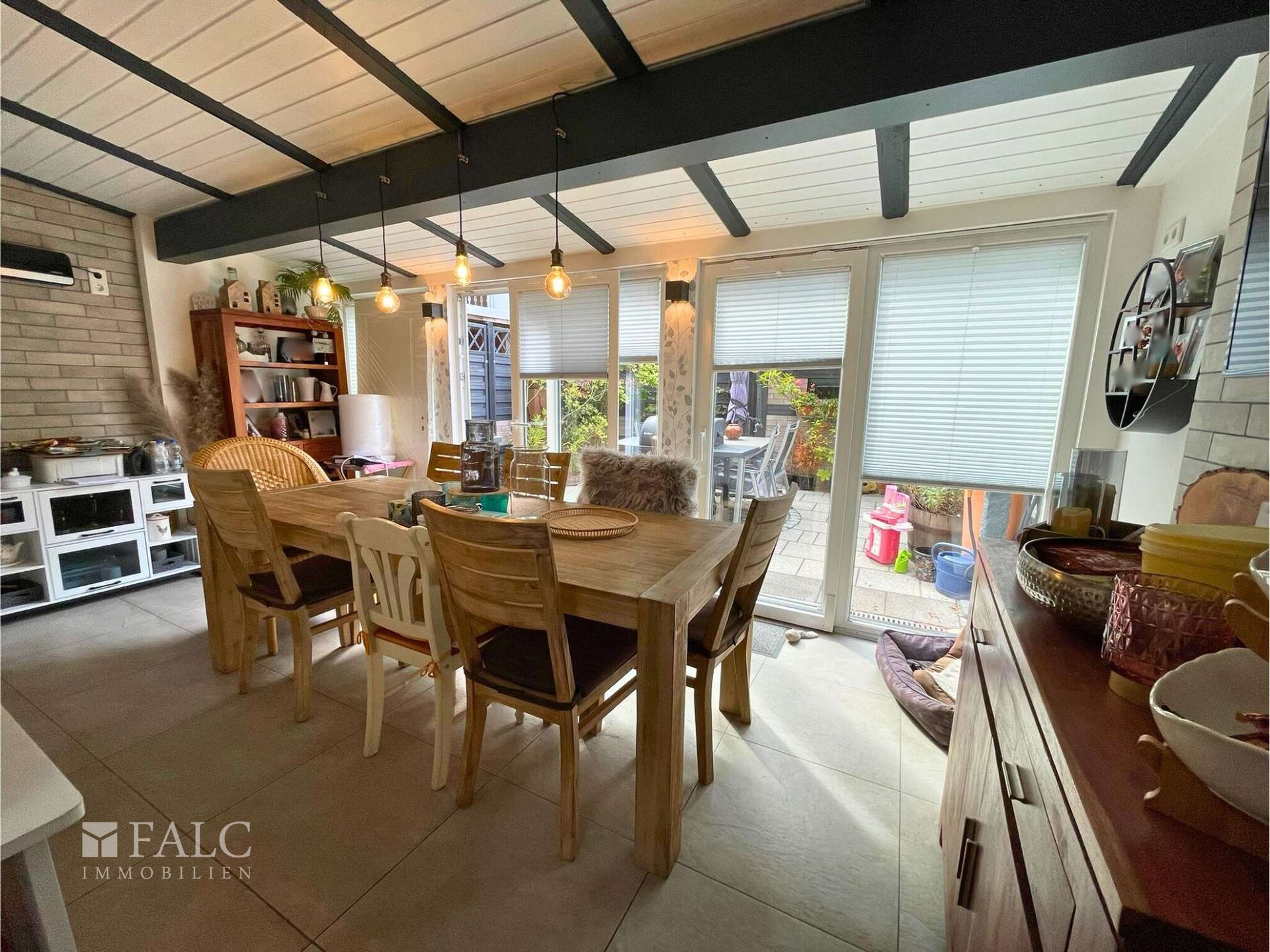 Wintergarten mit Blick nach draußen